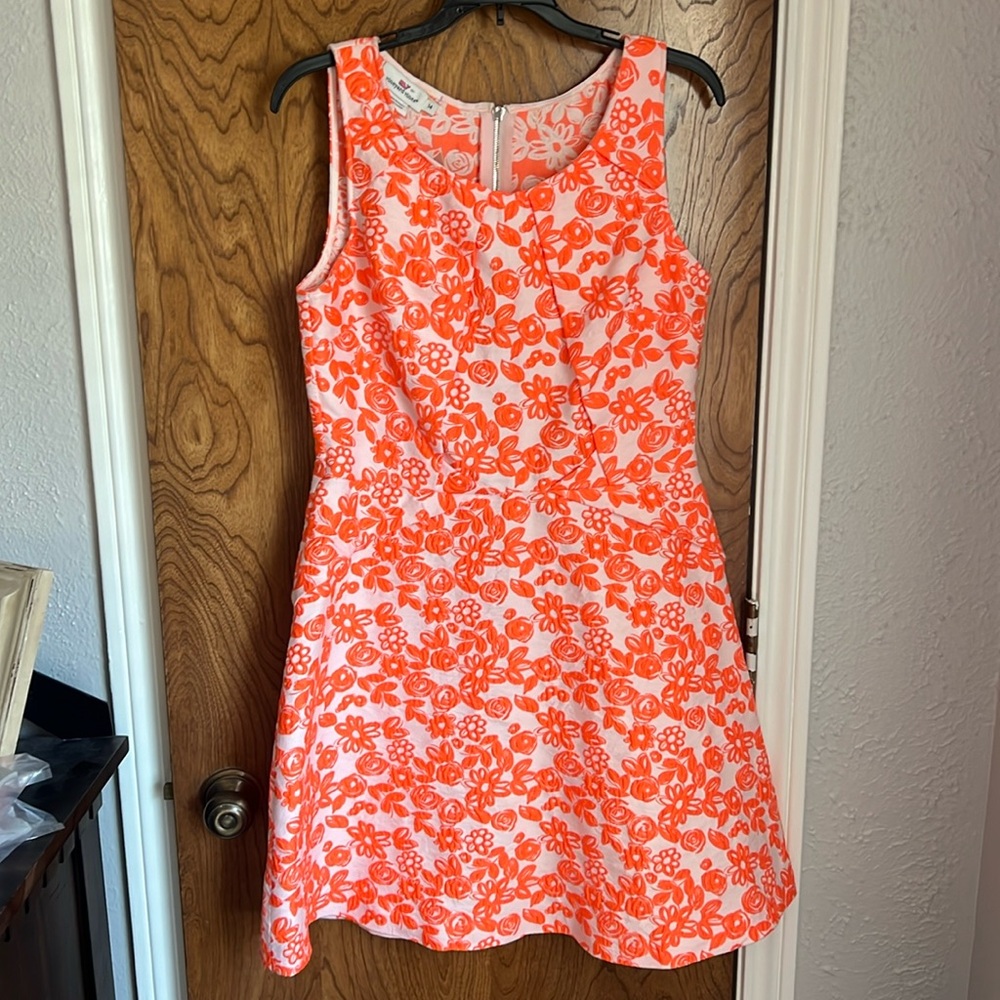 Super cute Vineyard Vines orange floral jacquard dress.